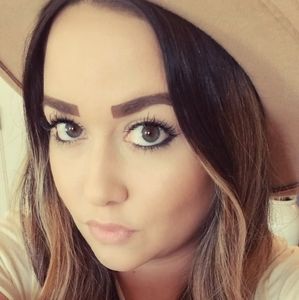 Meet your Posher, Carissa